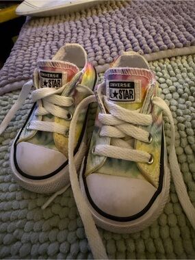 Converse Kids Low Top Tie-Dye Sneakers - White with Rainbow Accents size 4!